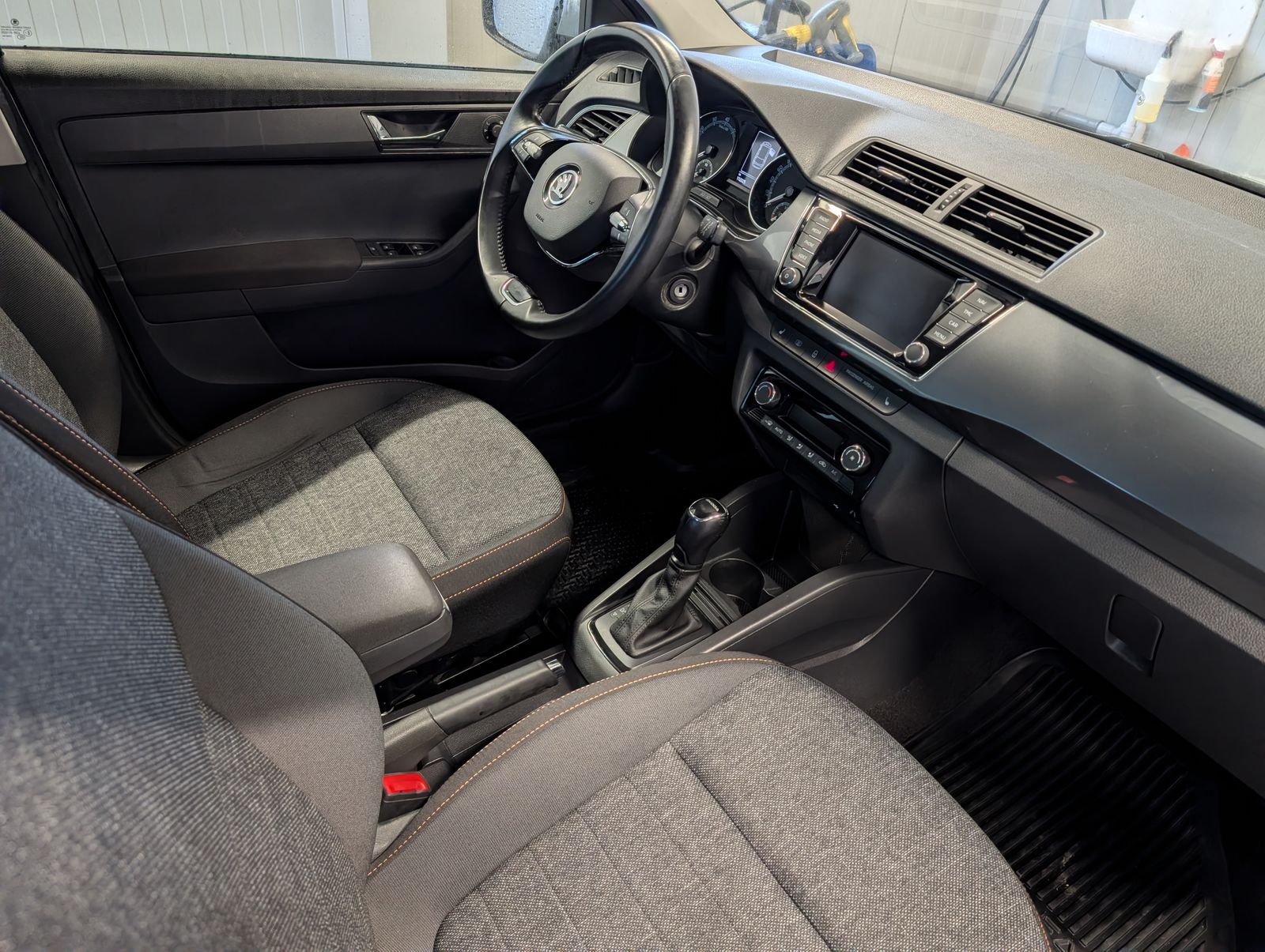 Fahrzeugabbildung SKODA Fabia Fabia Combi 1.0 TSI DSG Best of NAV AHK ACC VARI