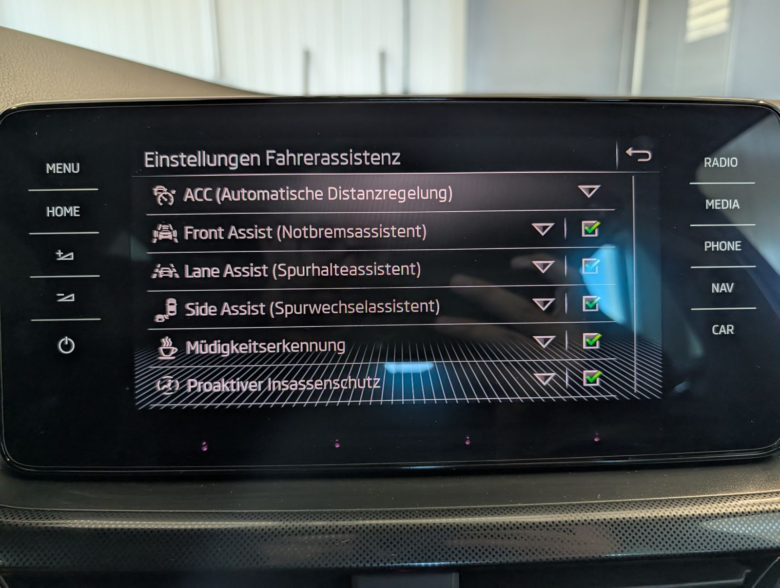 Fahrzeugabbildung SKODA Scala 1.5 TSI Style DSG AHK ACC NAVI 18