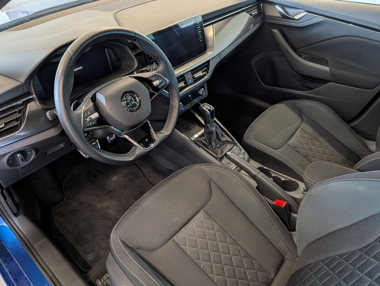 Fahrzeugabbildung SKODA Scala 1.5 TSI Style DSG AHK ACC NAVI 18