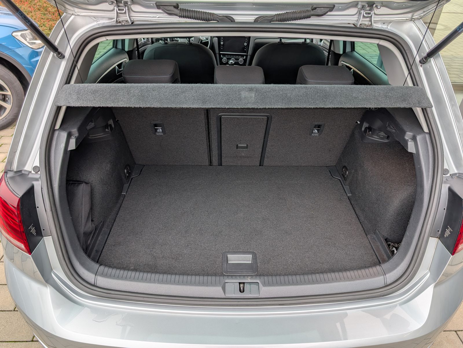 Fahrzeugabbildung Volkswagen Golf IQ.DRIVE 1.0 TSI ACC NAV PARKLENK PDC SPUR BLIND