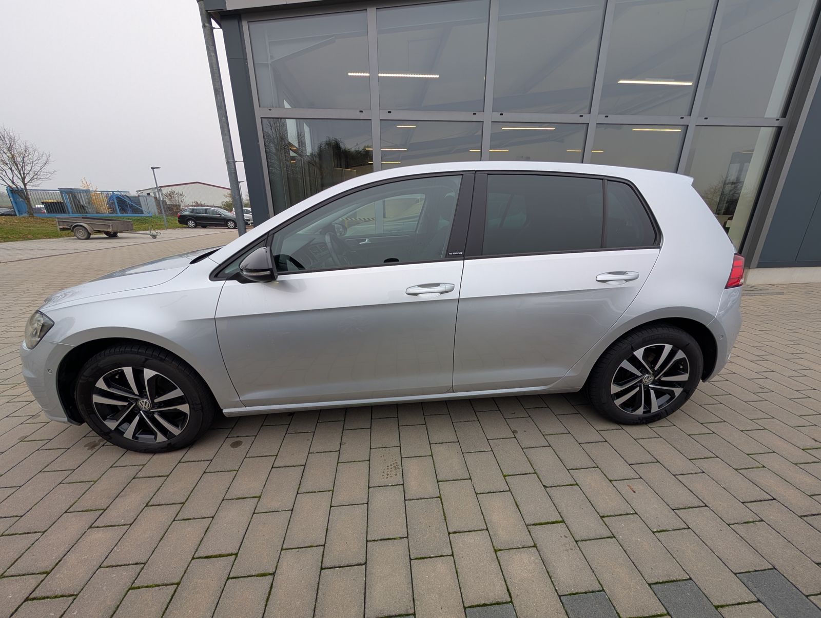 Fahrzeugabbildung Volkswagen Golf IQ.DRIVE 1.0 TSI ACC NAV PARKLENK PDC SPUR BLIND