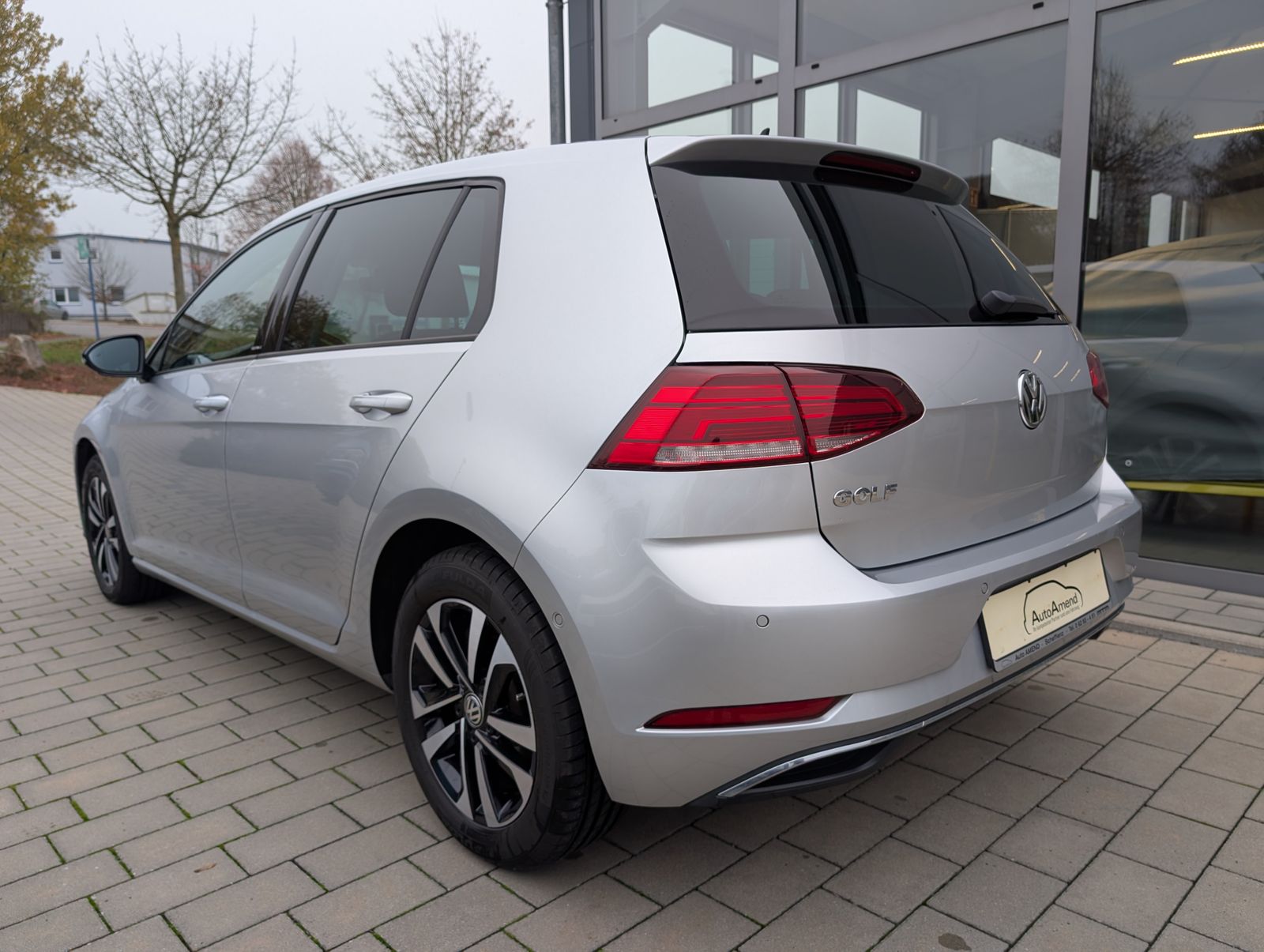 Fahrzeugabbildung Volkswagen Golf IQ.DRIVE 1.0 TSI ACC NAV PARKLENK PDC SPUR BLIND