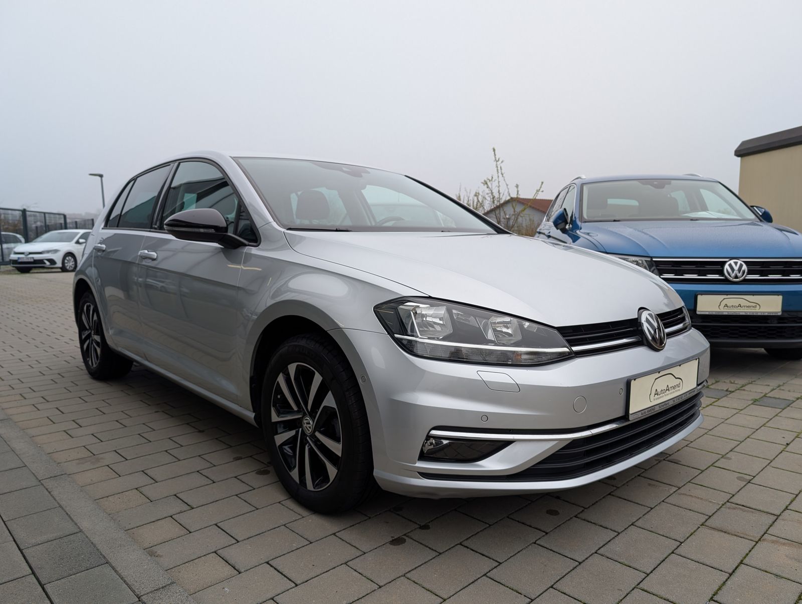 Fahrzeugabbildung Volkswagen Golf IQ.DRIVE 1.0 TSI ACC NAV PARKLENK PDC SPUR BLIND