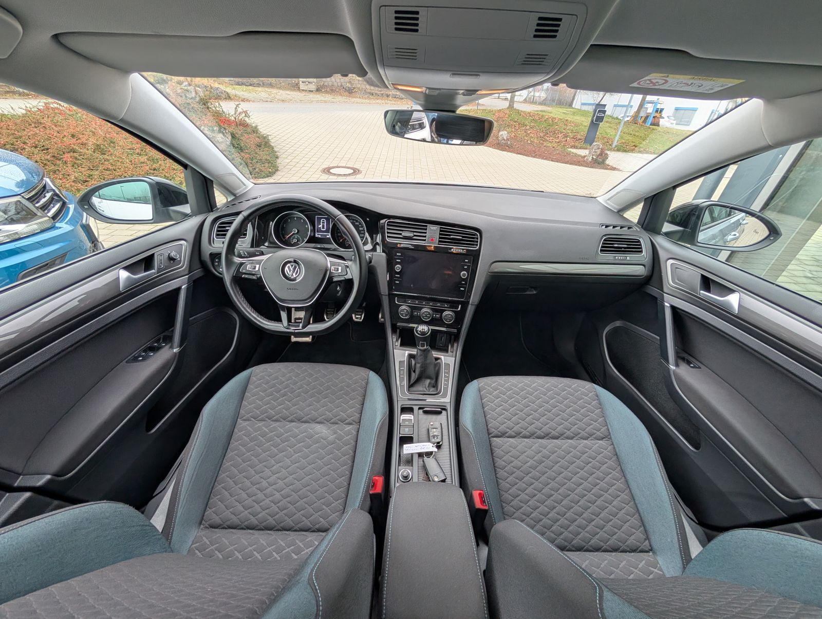 Fahrzeugabbildung Volkswagen Golf IQ.DRIVE 1.0 TSI ACC NAV PARKLENK PDC SPUR BLIND