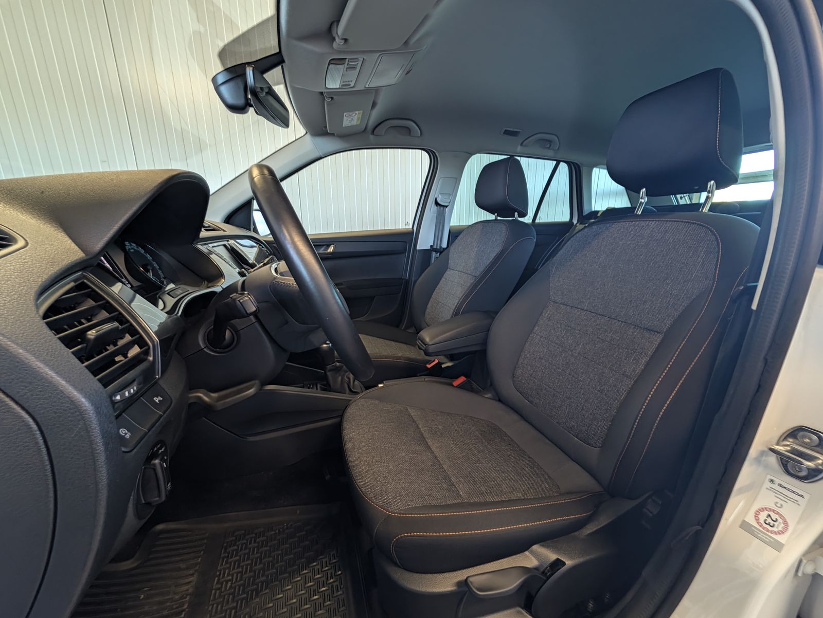 Fahrzeugabbildung SKODA Fabia Fabia Combi 1.0 TSI Best of AHK NAV PDC LED FLA