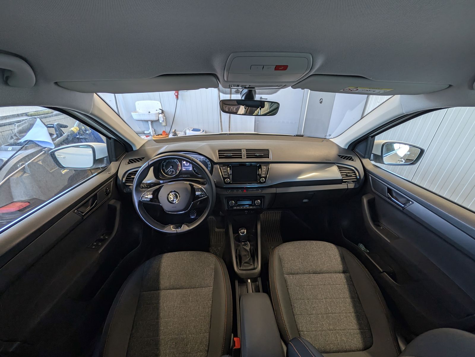 Fahrzeugabbildung SKODA Fabia Fabia Combi 1.0 TSI Best of AHK NAV PDC LED FLA