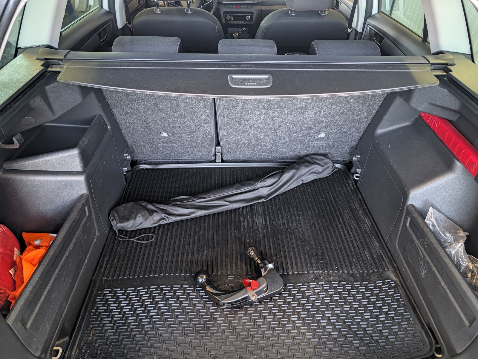 Fahrzeugabbildung SKODA Fabia Fabia Combi 1.0 TSI Best of AHK NAV PDC LED FLA