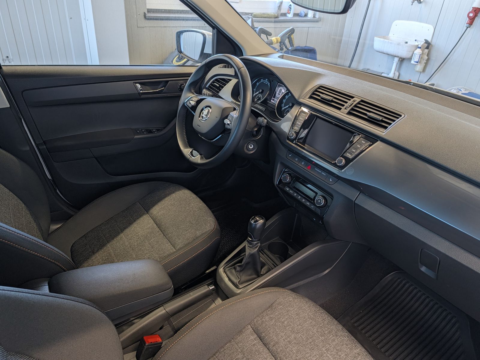Fahrzeugabbildung SKODA Fabia Fabia Combi 1.0 TSI Best of AHK NAV PDC LED FLA
