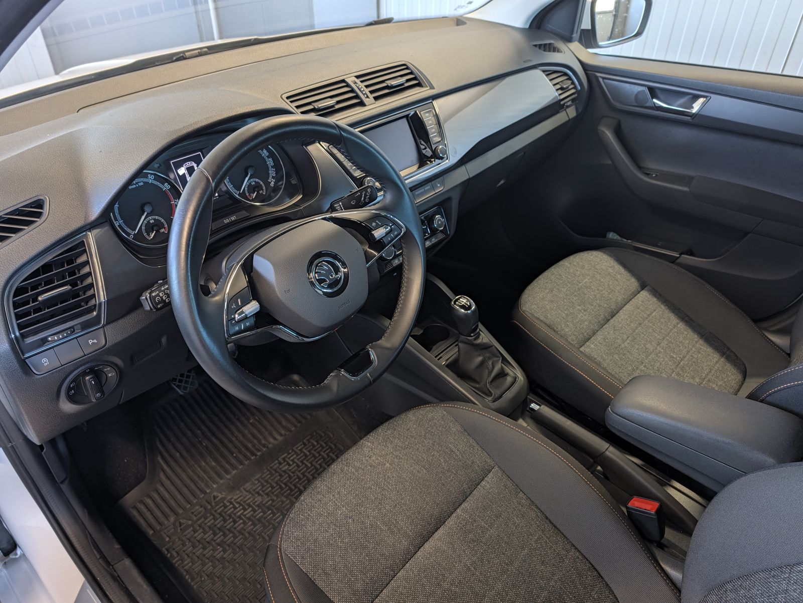 Fahrzeugabbildung SKODA Fabia Fabia Combi 1.0 TSI Best of AHK NAV PDC LED FLA